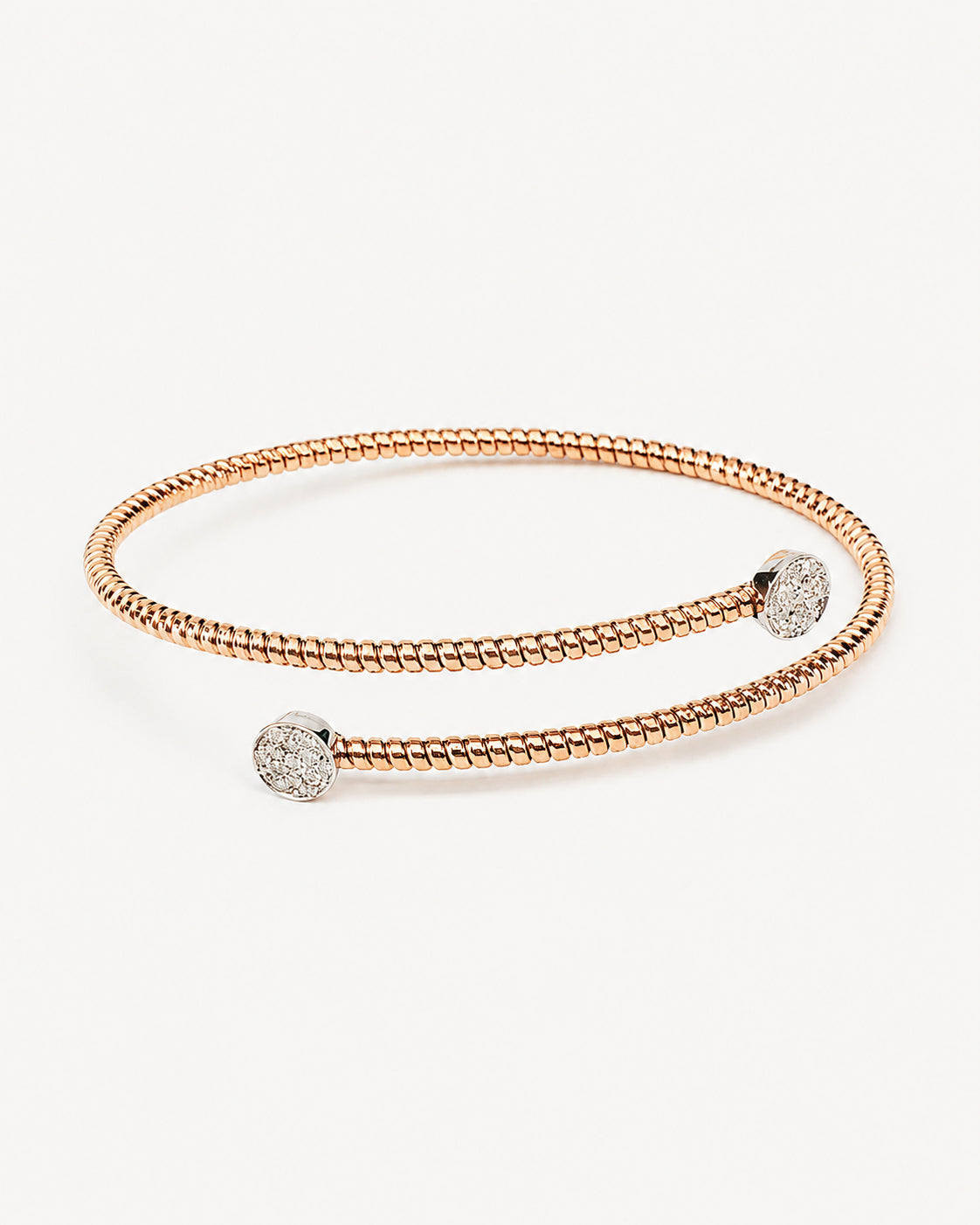 Bracciale Aperto in Oro Rosa e Bianco con Doppi Cerchi e Diamanti