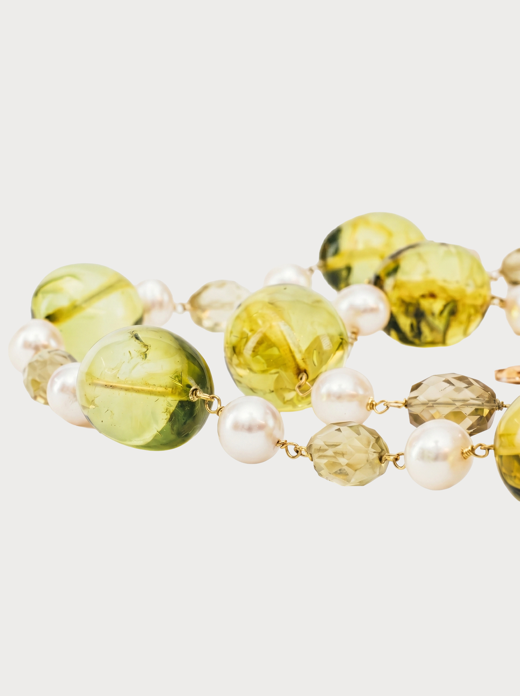 Collana Girocollo con Ambra Verde e Perle in Oro Giallo 18 kt