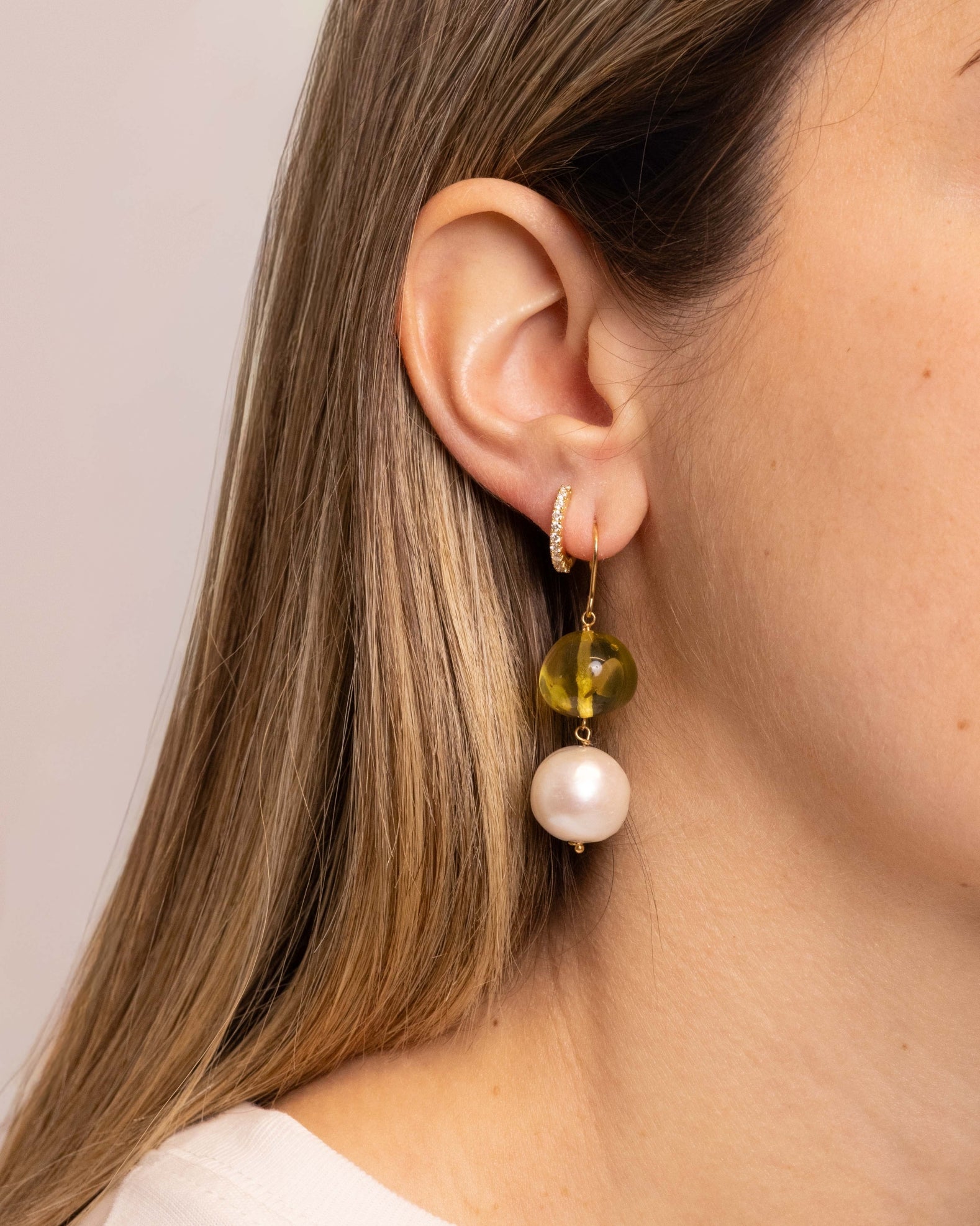 Orecchini Pendenti in Oro con Perla e Pietra Verde