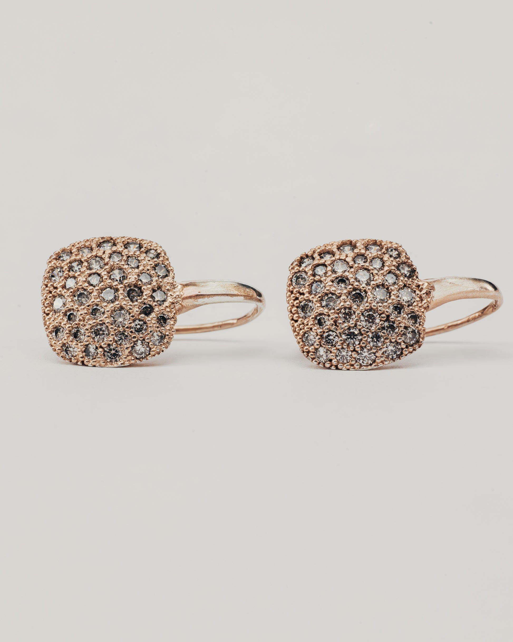 Orecchini in Oro Rosa con Pavé di Diamanti