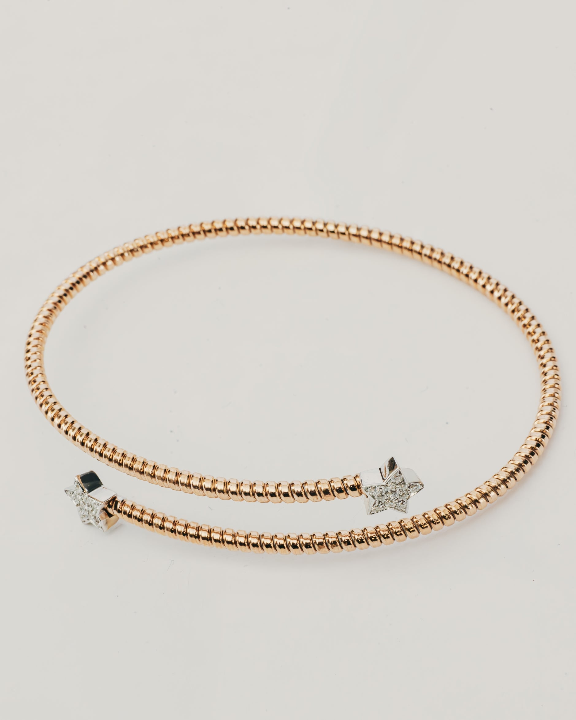 Bracciale Rigido Dorato con Stelle Diamanti