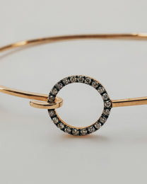 Bracciale Rigido Dorato con Ovale Diamanti