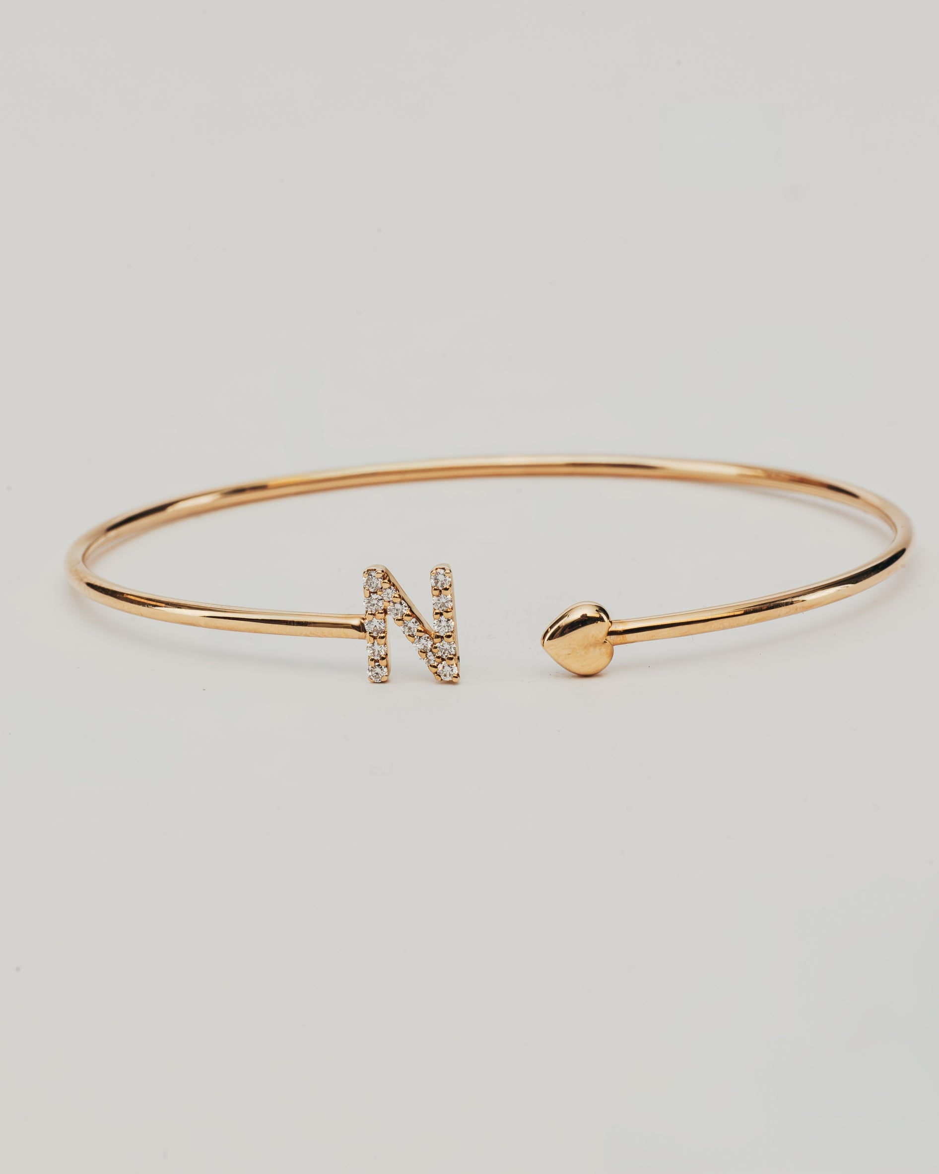 Bracciale Rigido Dorato con Lettera N + Cuore