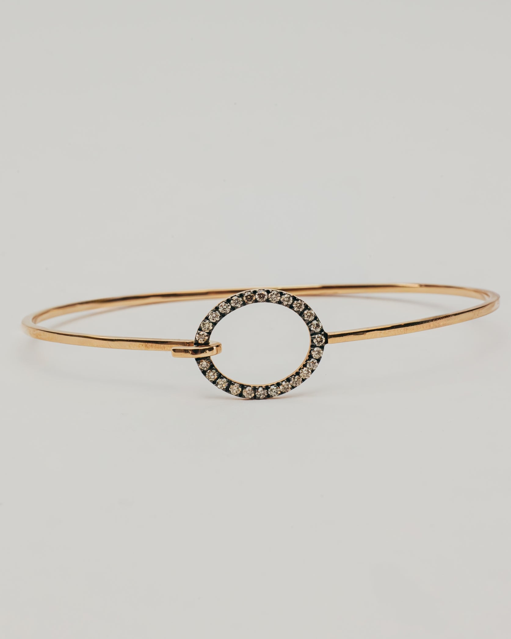 Bracciale Rigido Dorato con Ovale Diamanti