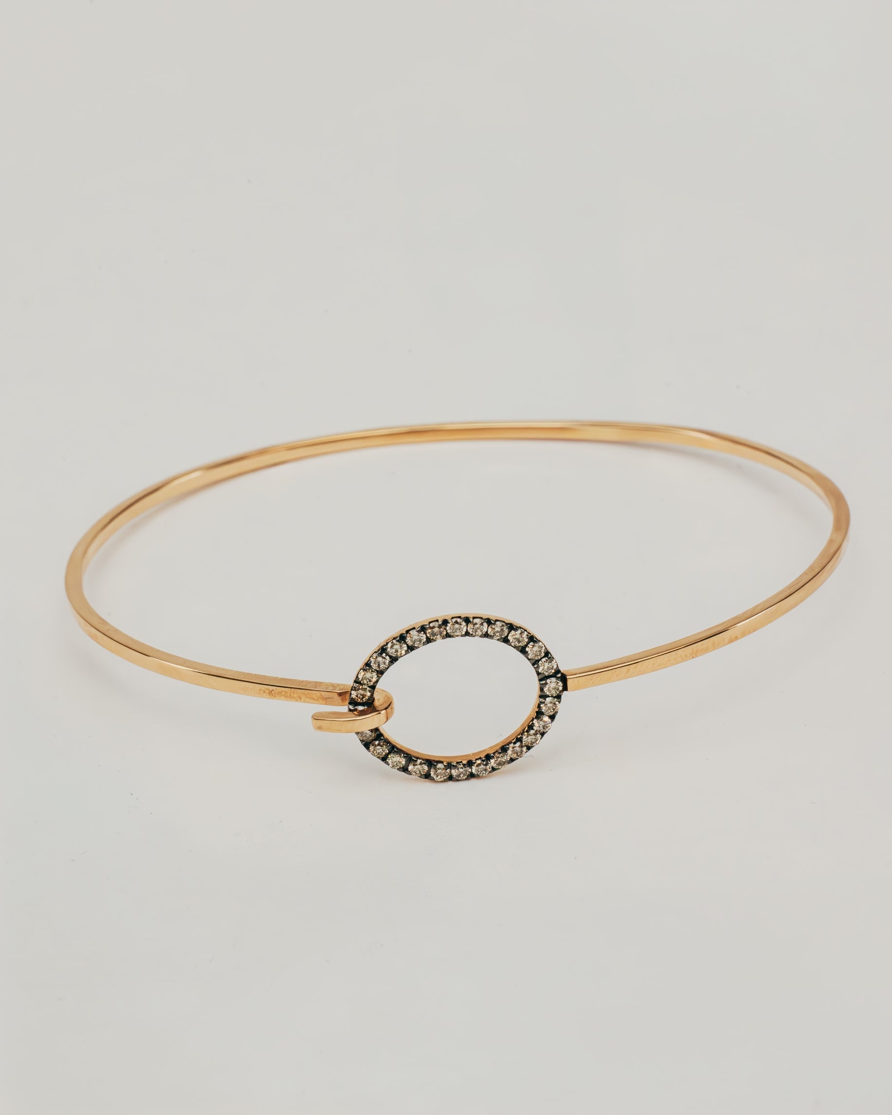 Bracciale Rigido Dorato con Ovale Diamanti
