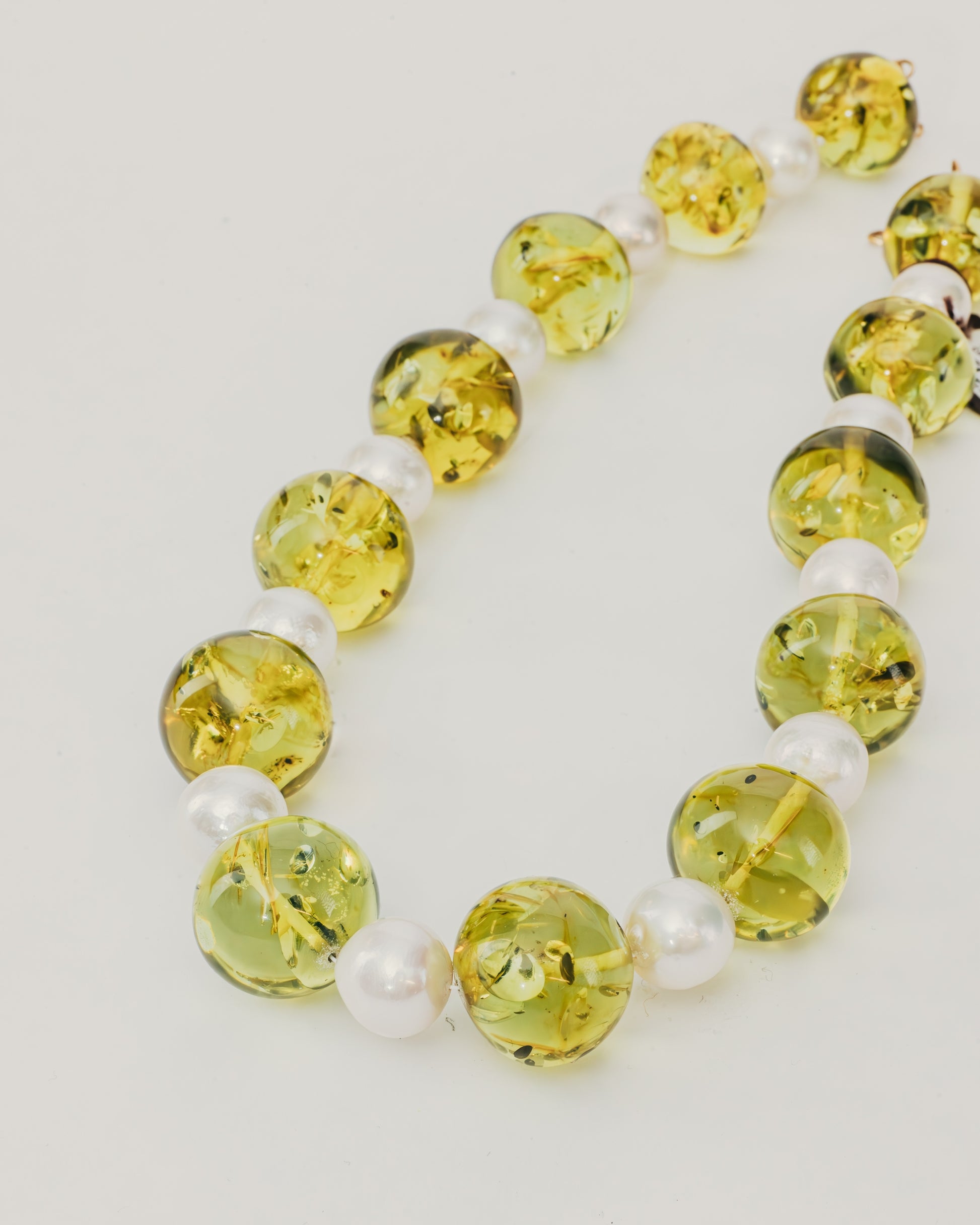 Collana con Pietre Verdi Semitrasparenti e Perle
