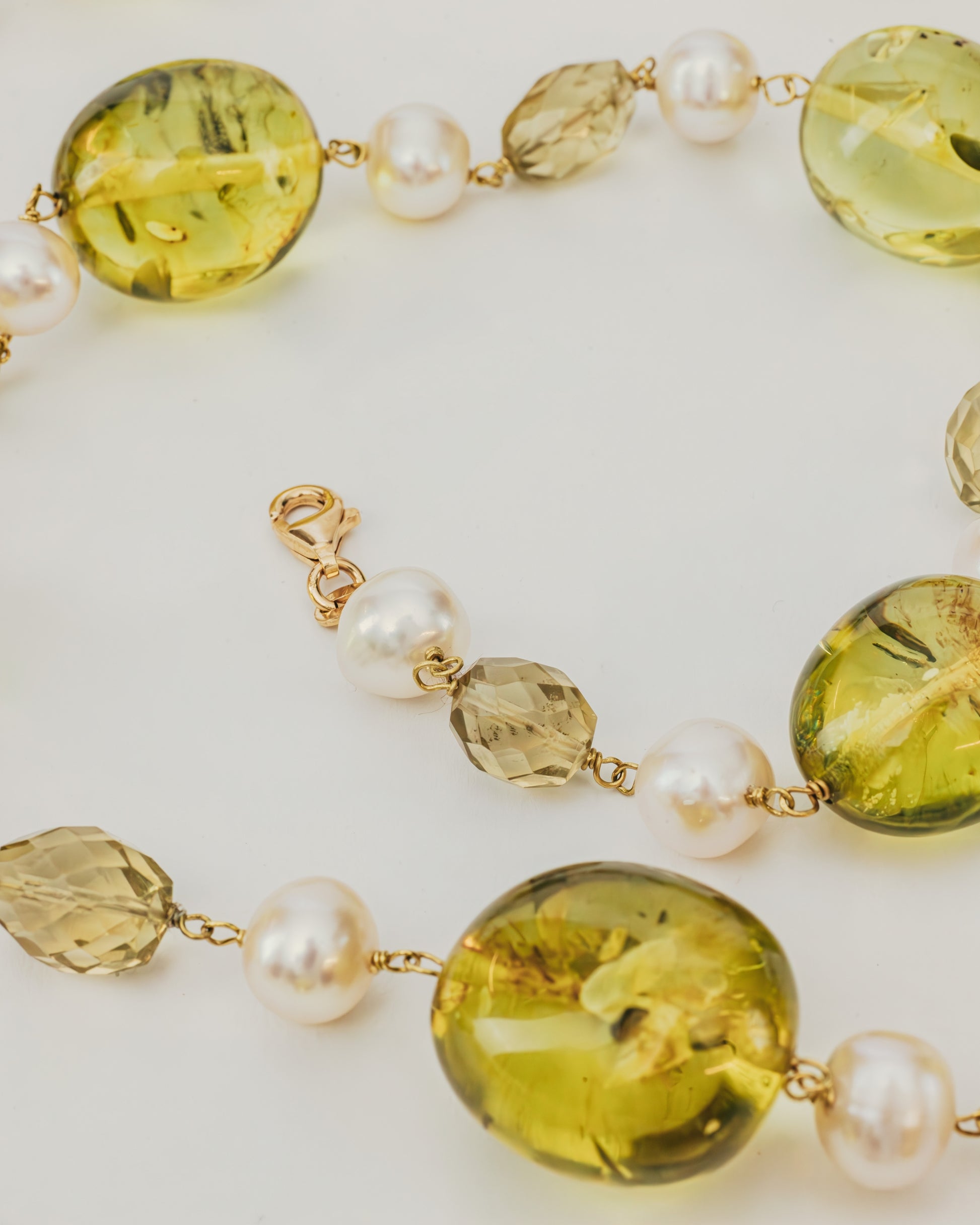 Collana con Pietre Verdi Semitrasparenti e Perle