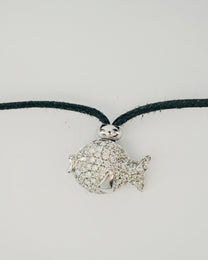 Collana con Pendente Pesce e Pavé Luminoso
