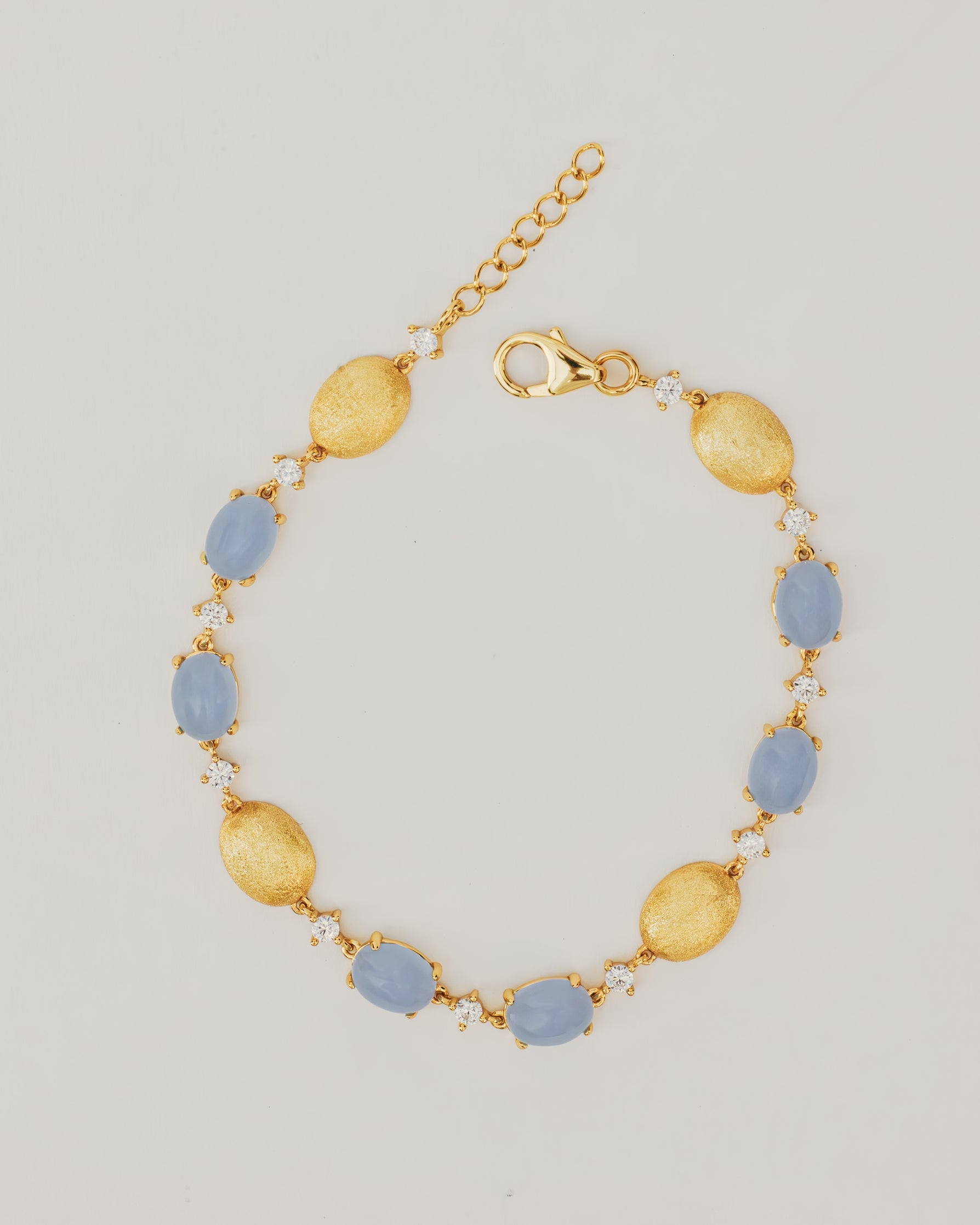 Bracciale Dorato con Pietre Cabochon e Dettagli Luminosi