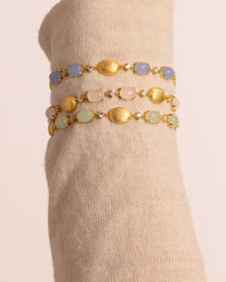 Bracciale Dorato con Pietre Cabochon e Dettagli Luminosi