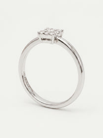 Anello cluster in oro bianco con diamanti