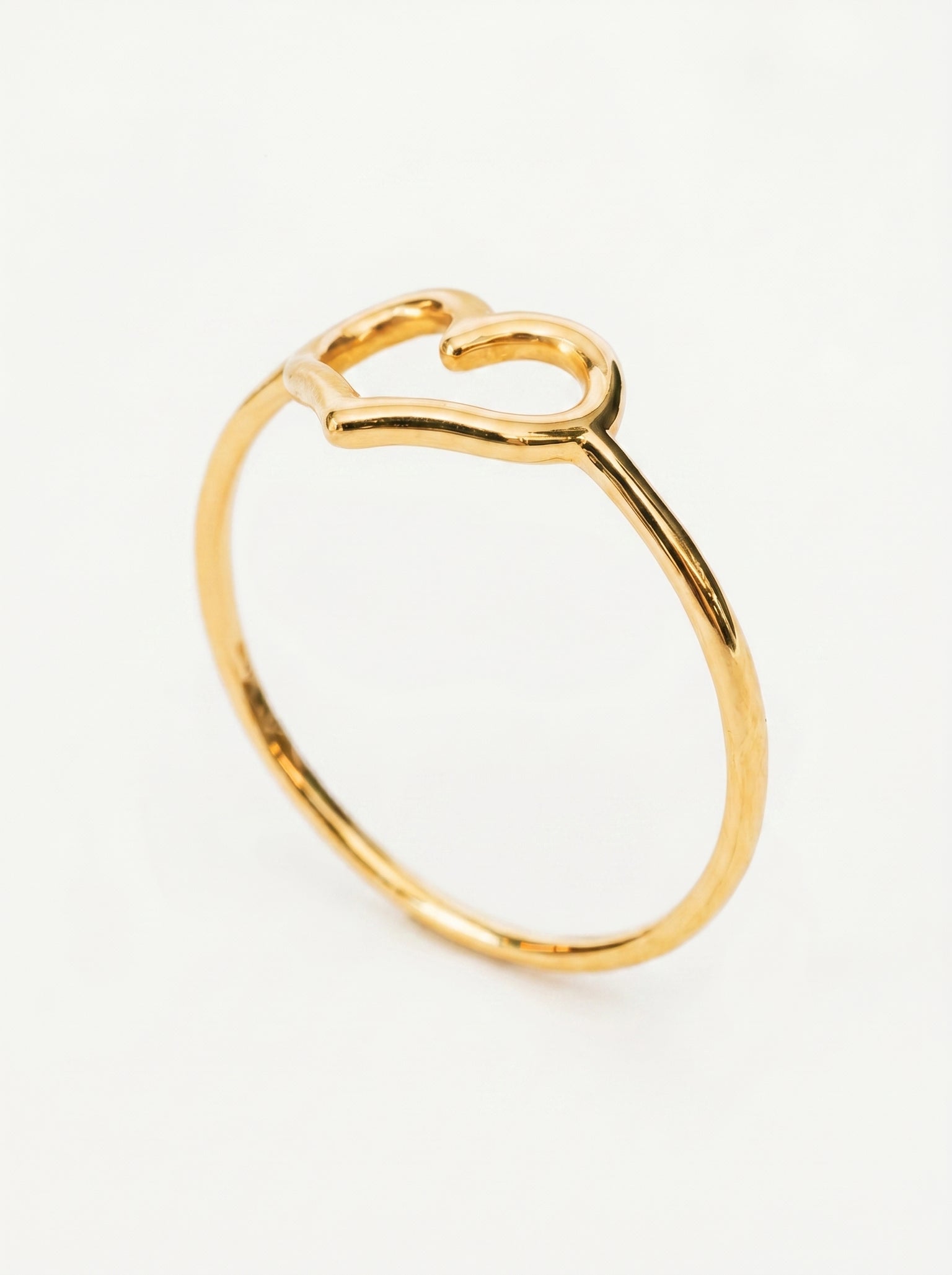 Anello cuore traforato in oro giallo 18 kt