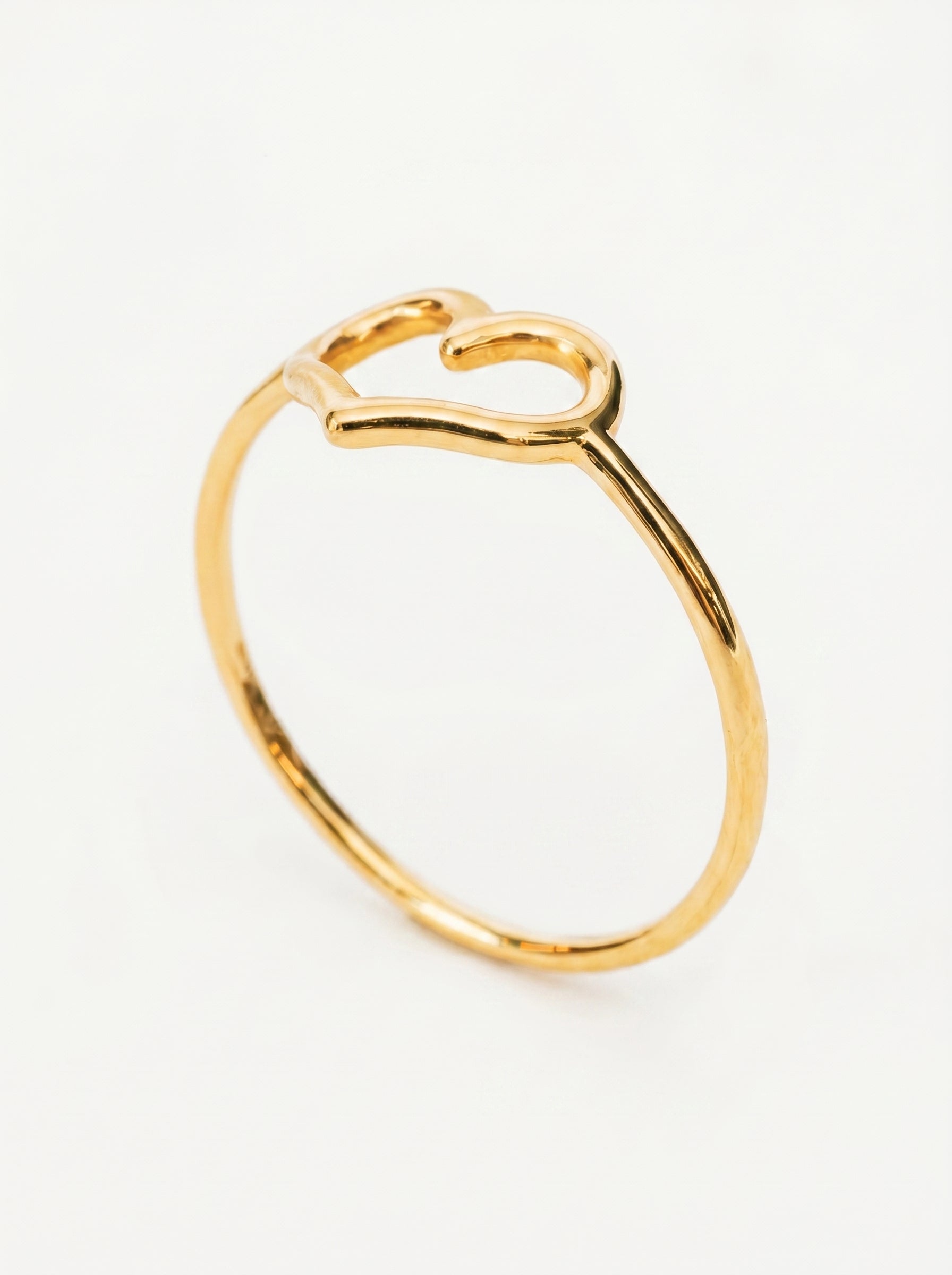 Anello cuore traforato in oro giallo 18 kt