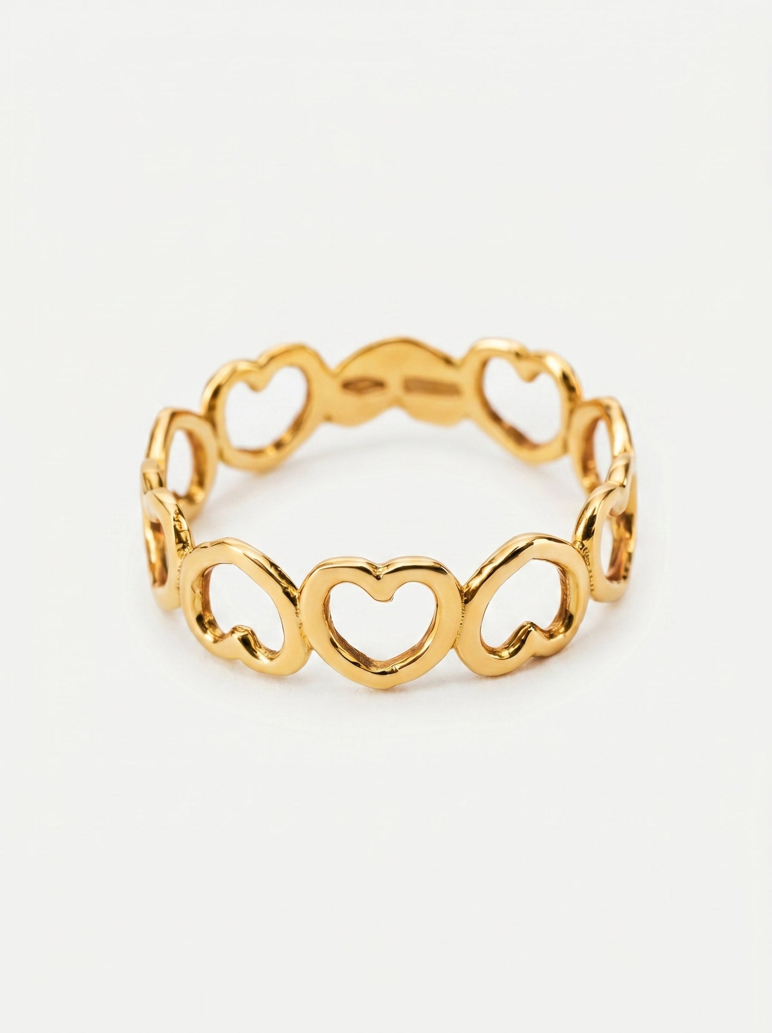 Dettaglio anello maglia grumette in oro giallo 18 kt