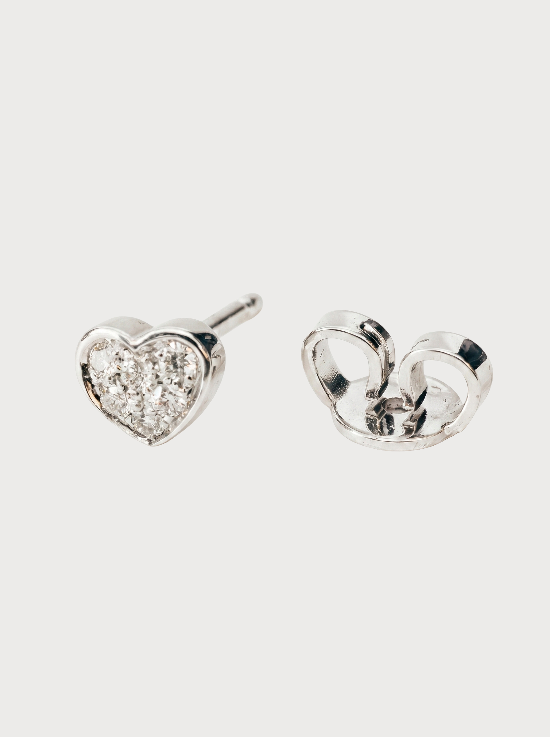 Orecchini a cuore in oro bianco e diamanti