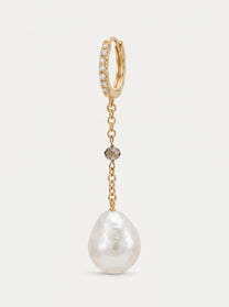 Orecchino pendente in oro rosa con perla e diamanti bianchi e brown, dettaglio